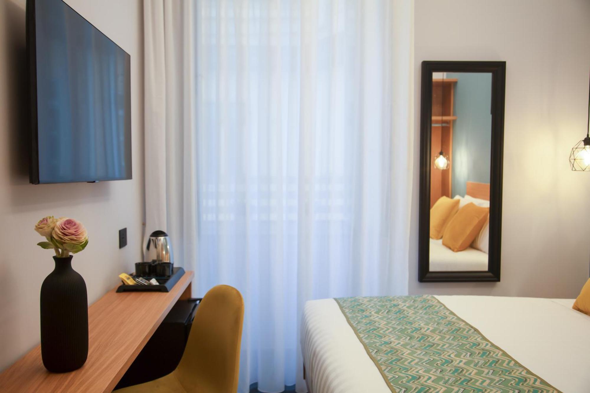 Main - Duomo Hotel เนเปิลส์ ภายนอก รูปภาพ